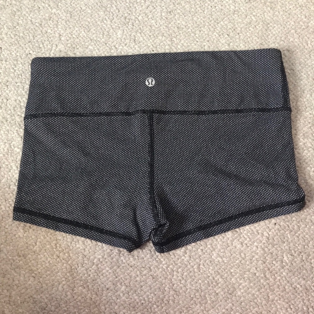 Lululemon Size 6 Wunder Shorts